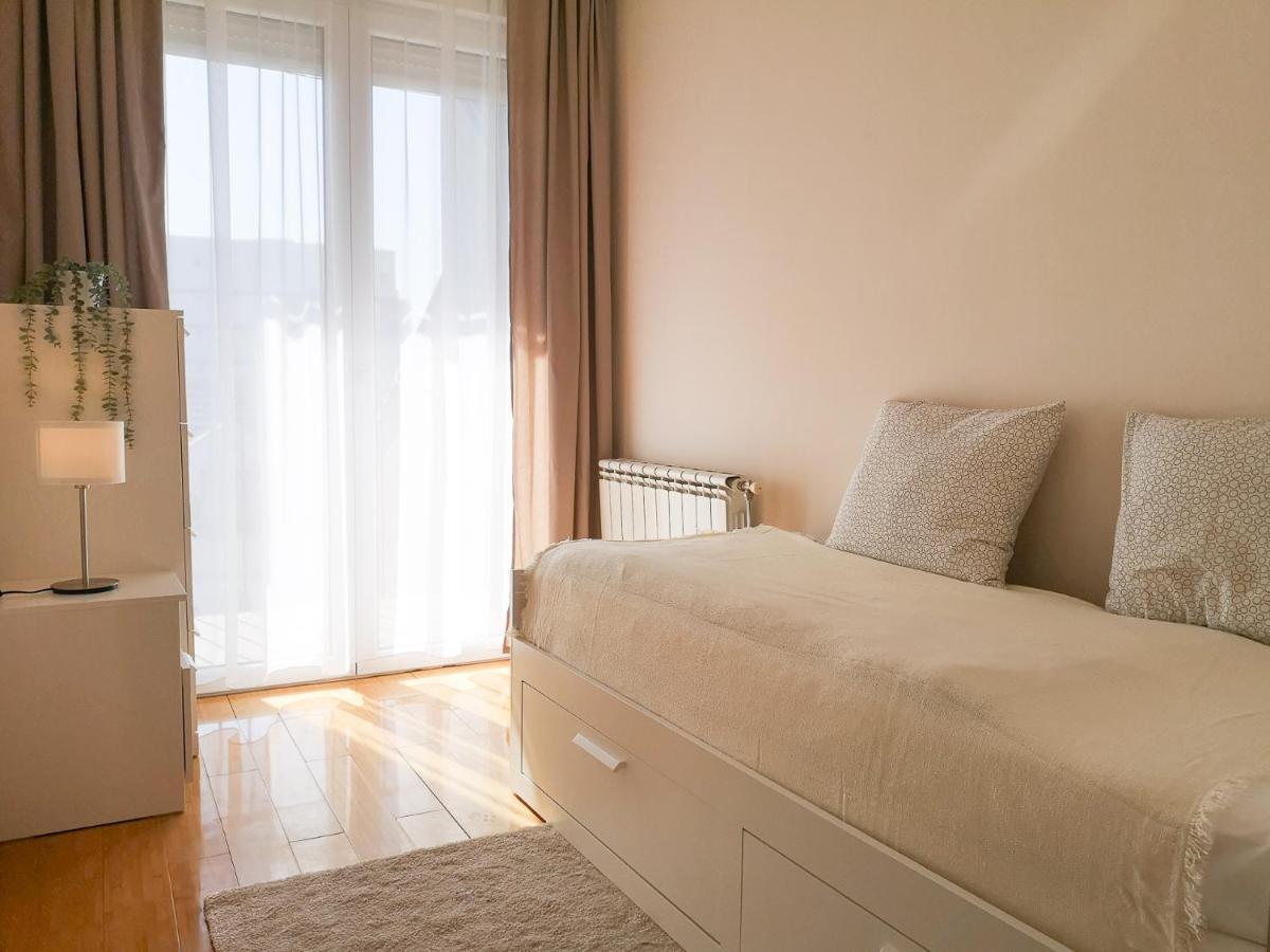 Filinhome Papa Suite 4 Novi Sad Exteriör bild