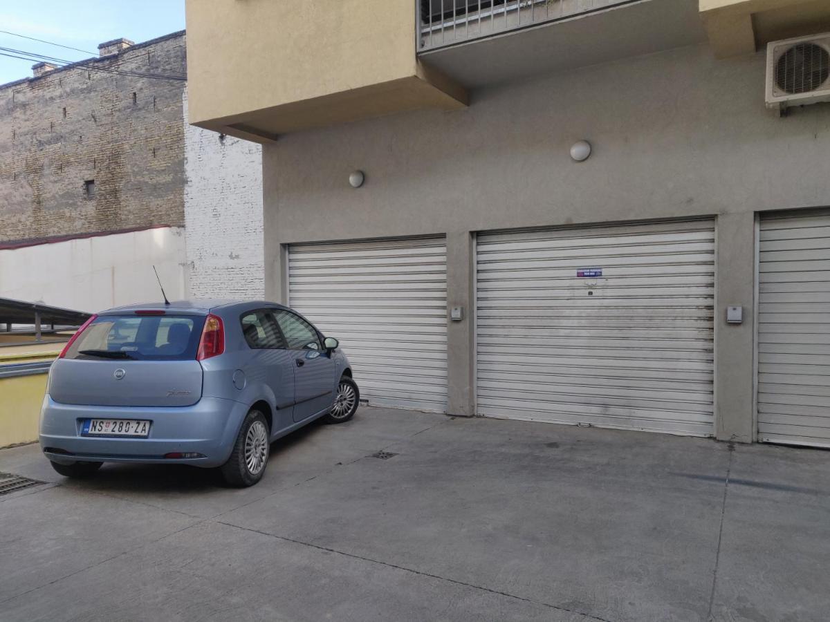 Filinhome Papa Suite 4 Novi Sad Exteriör bild